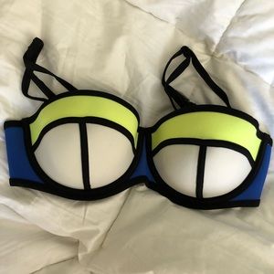 Triangl bikini top